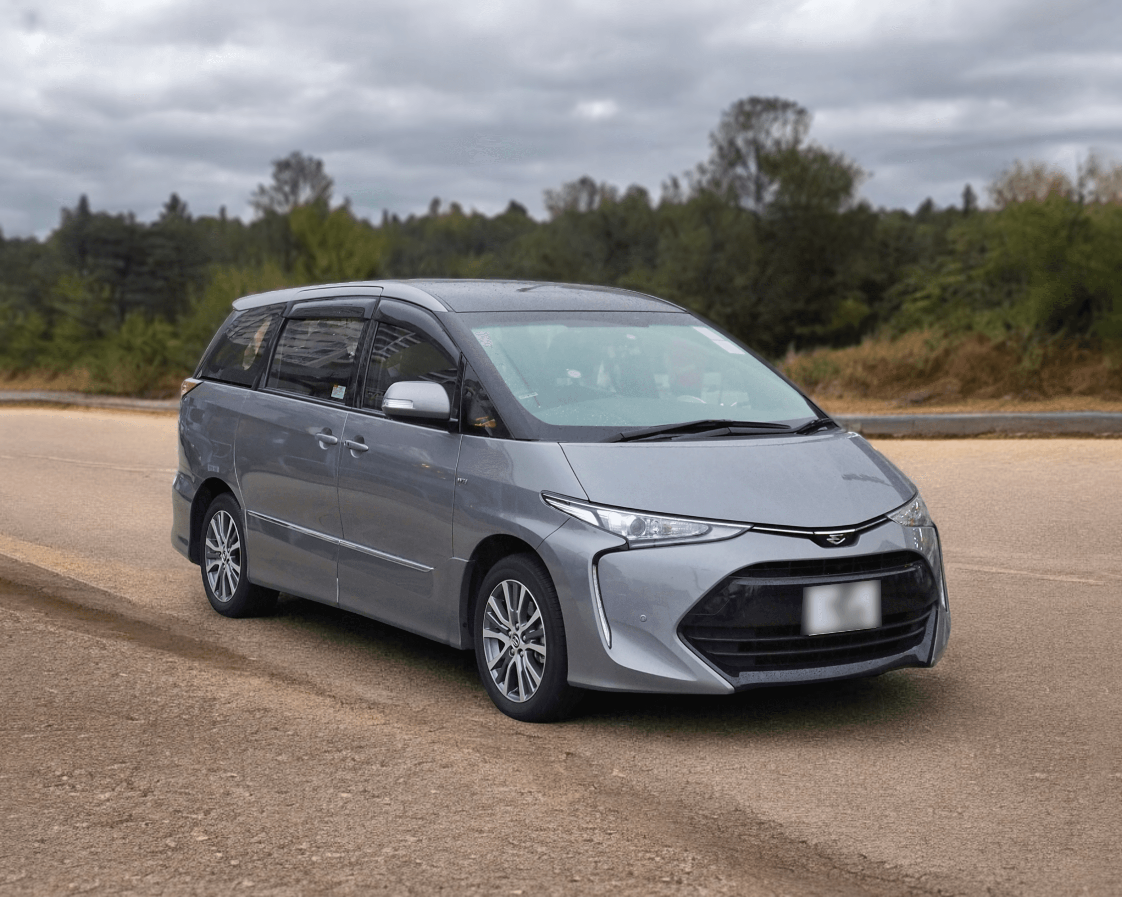 Toyota Estima Hybrid Features : What to look for before buying 