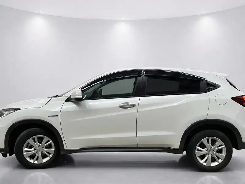 2019 Honda Vezel RU3 in Pearl — exterior view 3 2019 Honda Vezel RU3 in Pearl — exterior view 3