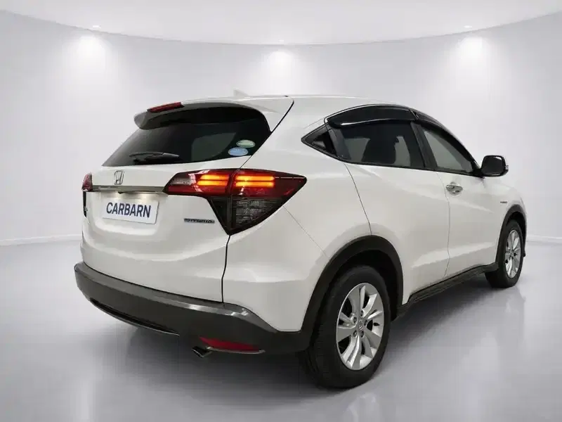 2019 Honda Vezel RU3 in Pearl — exterior view 6 2019 Honda Vezel RU3 in Pearl — exterior view 6