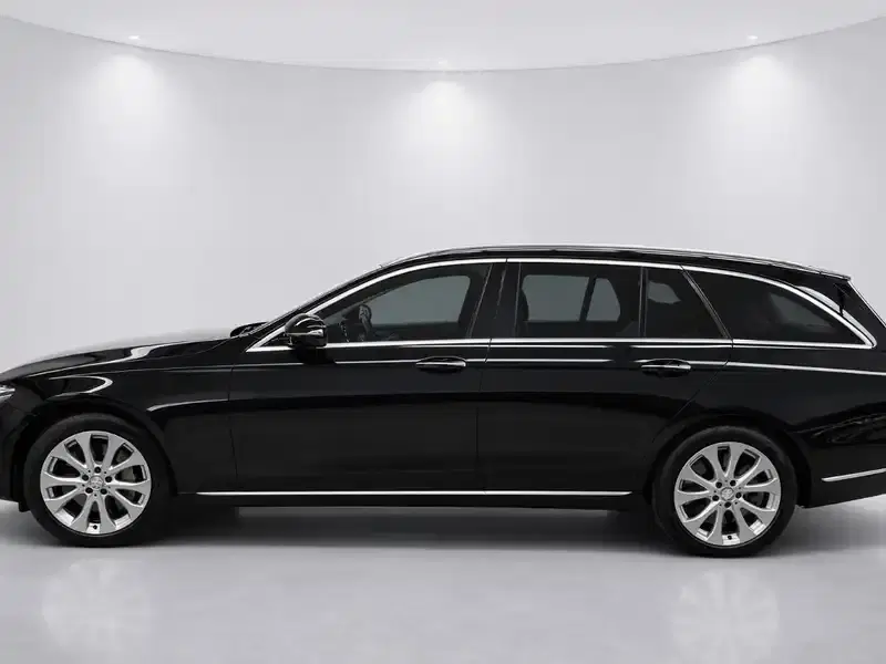 2016 Mercedes-benz E-Class W213 in Black — exterior view 3 2016 Mercedes-benz E-Class W213 in Black — exterior view 3