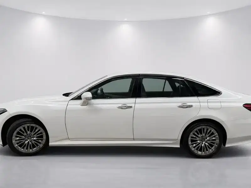 2020 Toyota Crown AZSH20 in Pearl — exterior view 3 2020 Toyota Crown AZSH20 in Pearl — exterior view 3