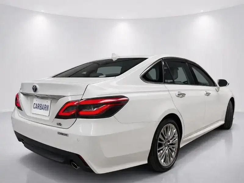 2020 Toyota Crown AZSH20 in Pearl — exterior view 5 2020 Toyota Crown AZSH20 in Pearl — exterior view 5