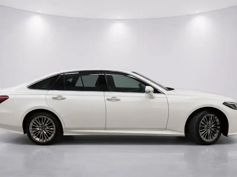 2020 Toyota Crown AZSH20 in Pearl — exterior view 6 2020 Toyota Crown AZSH20 in Pearl — exterior view 6
