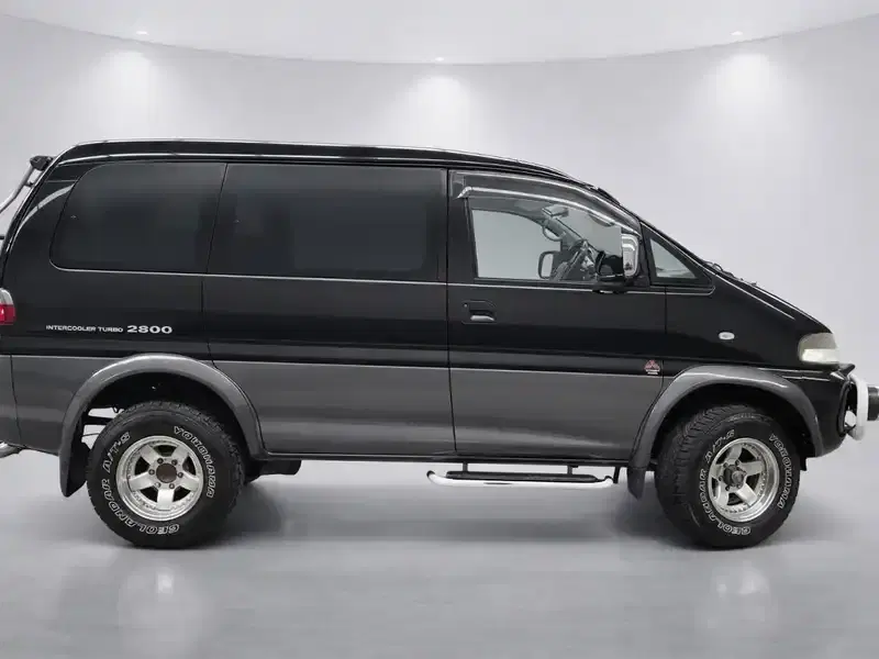 1997 Mitsubishi Delica PE8W in Black — exterior view 7 1997 Mitsubishi Delica PE8W in Black — exterior view 7