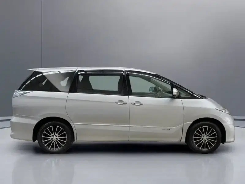 2011 Toyota Estima AHR20W in Silver — exterior view 7 2011 Toyota Estima AHR20W in Silver — exterior view 7