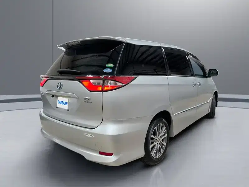 2017 Toyota Estima AHR20W in Silver — exterior view 6 2017 Toyota Estima AHR20W in Silver — exterior view 6