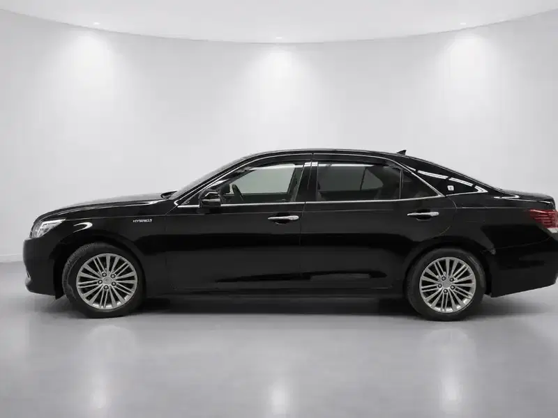 2015 Toyota Crown AWS210 in Black — exterior view 3 2015 Toyota Crown AWS210 in Black — exterior view 3