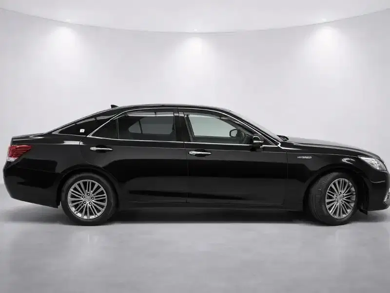 2015 Toyota Crown AWS210 in Black — exterior view 7 2015 Toyota Crown AWS210 in Black — exterior view 7