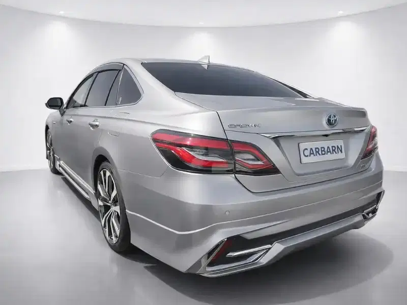 2019 Toyota Crown AZSH20 in Silver — exterior view 2 2019 Toyota Crown AZSH20 in Silver — exterior view 2