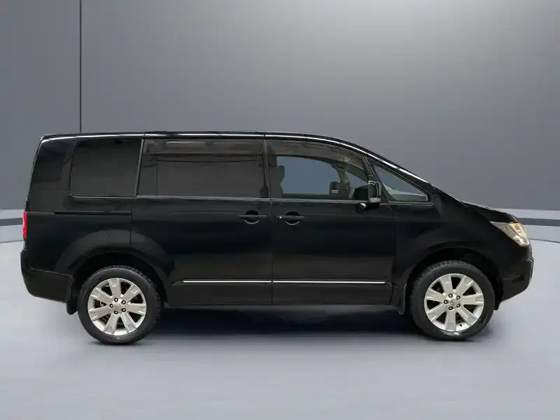 2013 Mitsubishi Delica CV1W in Black — exterior view 7 2013 Mitsubishi Delica CV1W in Black — exterior view 7
