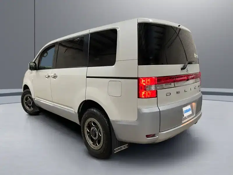 2015 Mitsubishi Delica CV1W in White — exterior view 4 2015 Mitsubishi Delica CV1W in White — exterior view 4