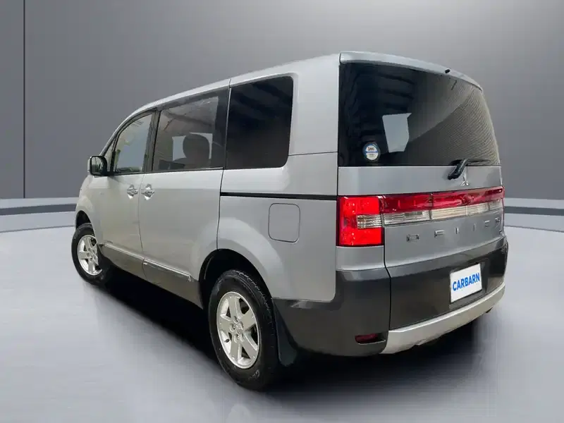 2015 Mitsubishi Delica CV1W in Silver — exterior view 4 2015 Mitsubishi Delica CV1W in Silver — exterior view 4