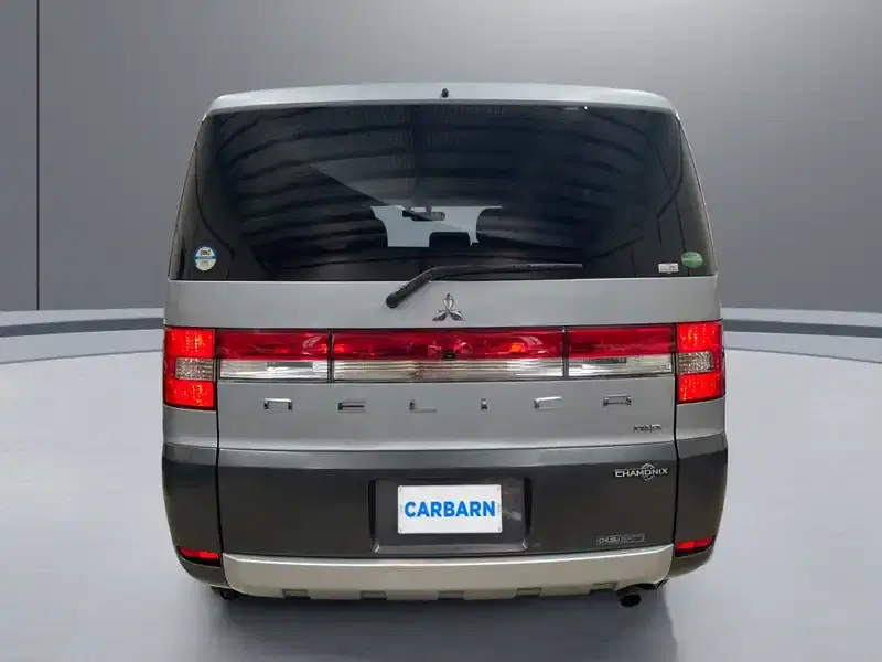 2015 Mitsubishi Delica CV1W in Silver — exterior view 5 2015 Mitsubishi Delica CV1W in Silver — exterior view 5
