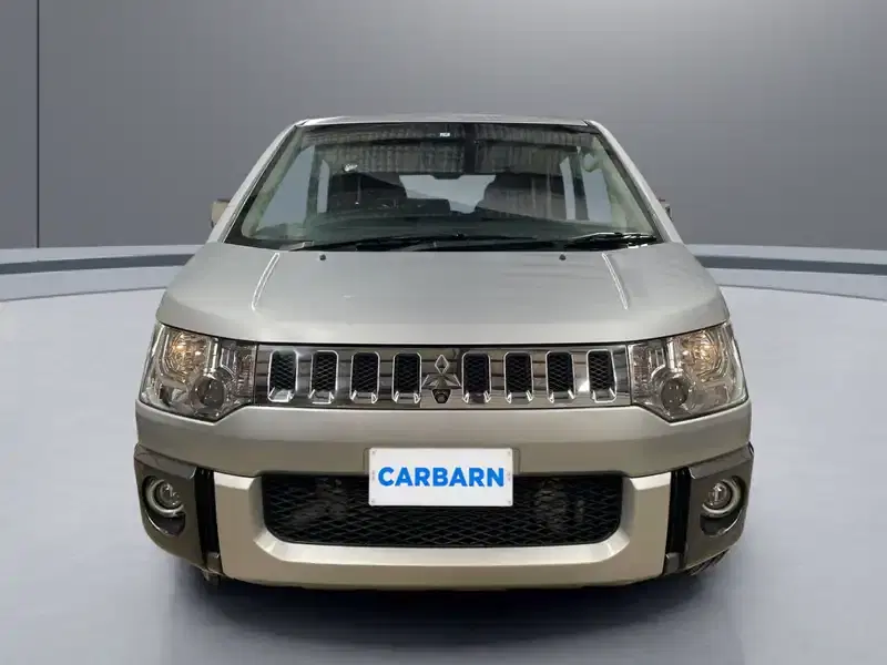 2015 Mitsubishi Delica CV1W in Silver — exterior view 7 2015 Mitsubishi Delica CV1W in Silver — exterior view 7