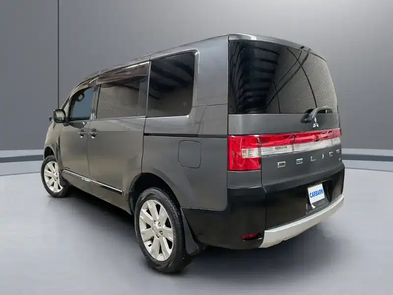 2017 Mitsubishi Delica CV1W in Grey — exterior view 4 2017 Mitsubishi Delica CV1W in Grey — exterior view 4