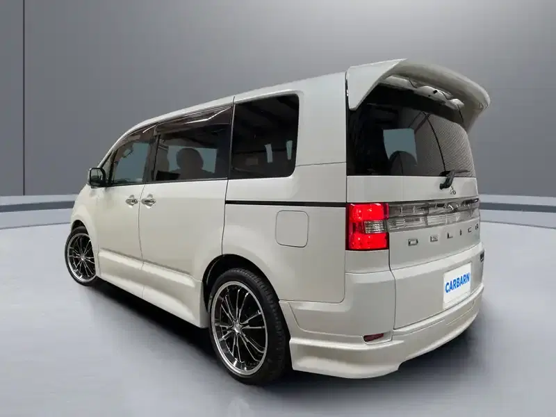 2010 Mitsubishi Delica CV5W in White — exterior view 4 2010 Mitsubishi Delica CV5W in White — exterior view 4