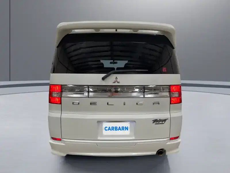 2010 Mitsubishi Delica CV5W in White — exterior view 5 2010 Mitsubishi Delica CV5W in White — exterior view 5