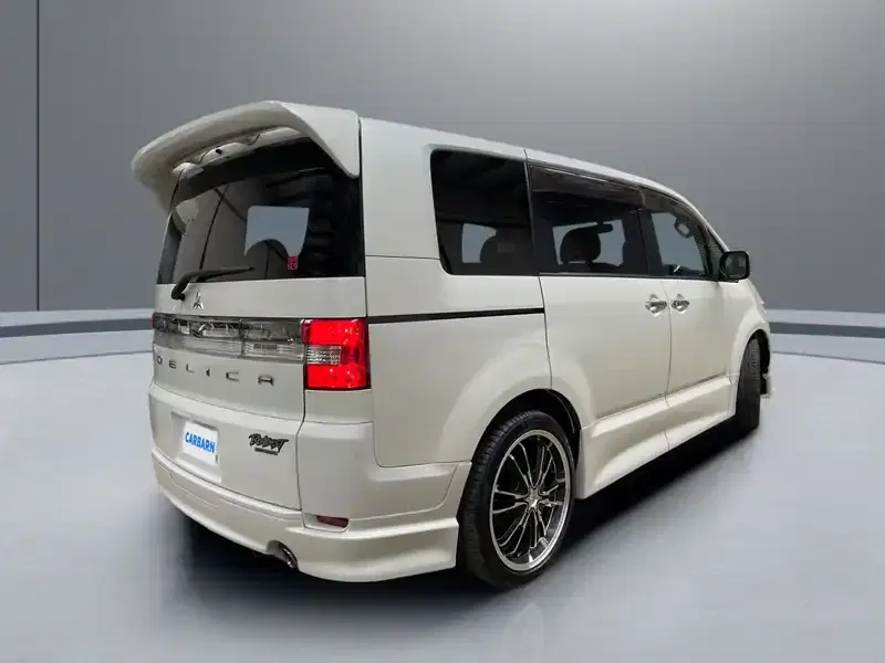 2010 Mitsubishi Delica CV5W in White — exterior view 6 2010 Mitsubishi Delica CV5W in White — exterior view 6
