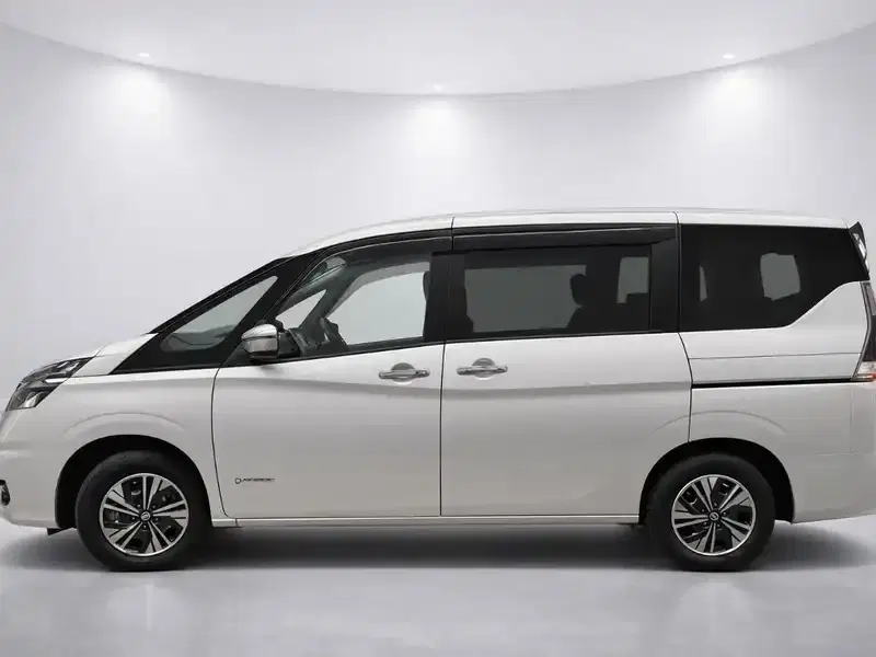 2021 Nissan Serena HC27 in Silver — exterior view 3 2021 Nissan Serena HC27 in Silver — exterior view 3