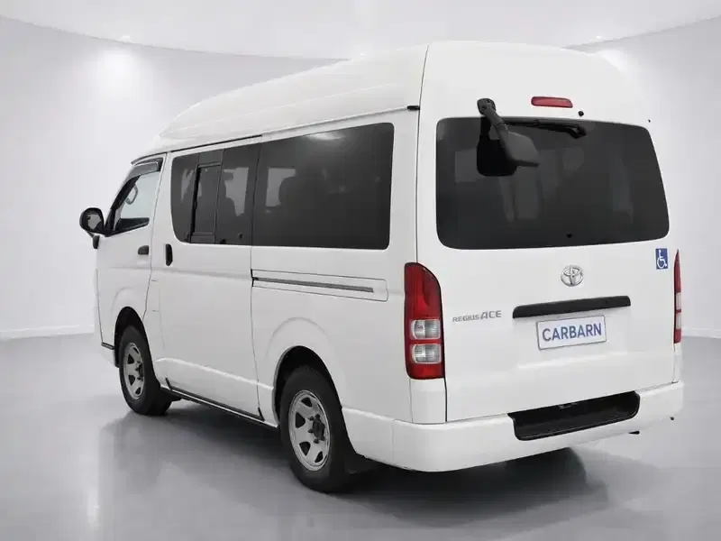 2008 Toyota Hiace KDH206K in White — exterior view 2 2008 Toyota Hiace KDH206K in White — exterior view 2