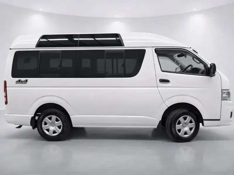 2013 Toyota Hiace KDH206 in White — exterior view 7 2013 Toyota Hiace KDH206 in White — exterior view 7