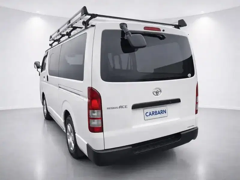 2016 Toyota Hiace KDH206V in White — exterior view 3 2016 Toyota Hiace KDH206V in White — exterior view 3