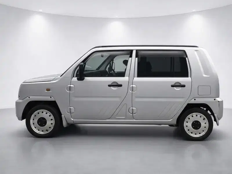 2001 Daihatsu NAKED L760S in Silver — exterior view 3 2001 Daihatsu NAKED L760S in Silver — exterior view 3
