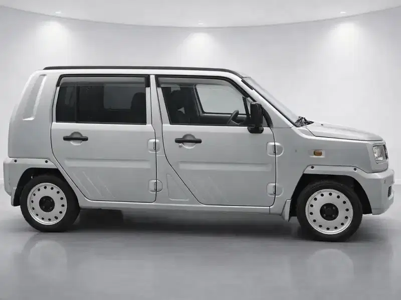 2001 Daihatsu NAKED L760S in Silver — exterior view 5 2001 Daihatsu NAKED L760S in Silver — exterior view 5