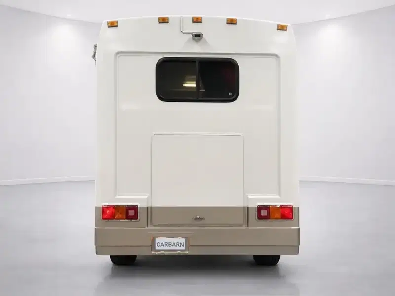 1996 Toyota Hiace LY111 in White — exterior view 4 1996 Toyota Hiace LY111 in White — exterior view 4