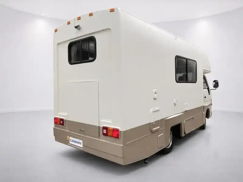 1996 Toyota Hiace LY111 in White — exterior view 5 1996 Toyota Hiace LY111 in White — exterior view 5