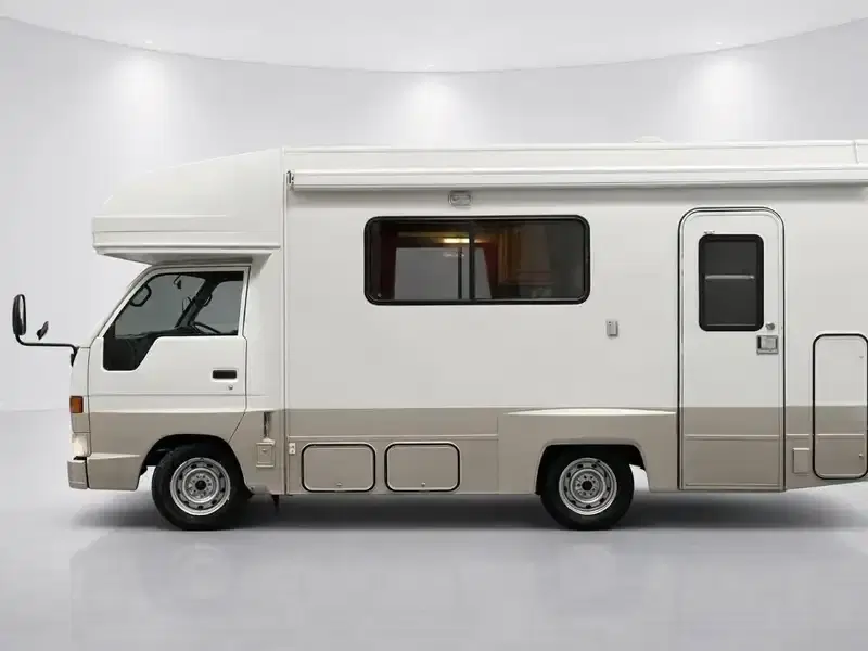 1996 Toyota Hiace LY111 in White — exterior view 3 1996 Toyota Hiace LY111 in White — exterior view 3