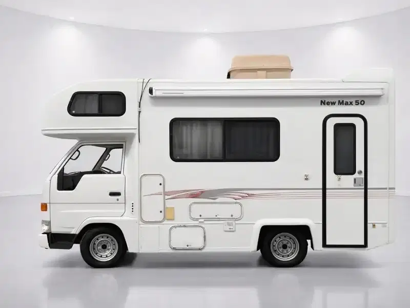 1999 Toyota CAMROAD LY111 in White — exterior view 3 1999 Toyota CAMROAD LY111 in White — exterior view 3