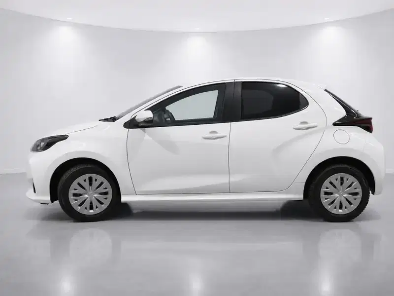 2022 Toyota YARIS MXPH15 in White — exterior view 3 2022 Toyota YARIS MXPH15 in White — exterior view 3