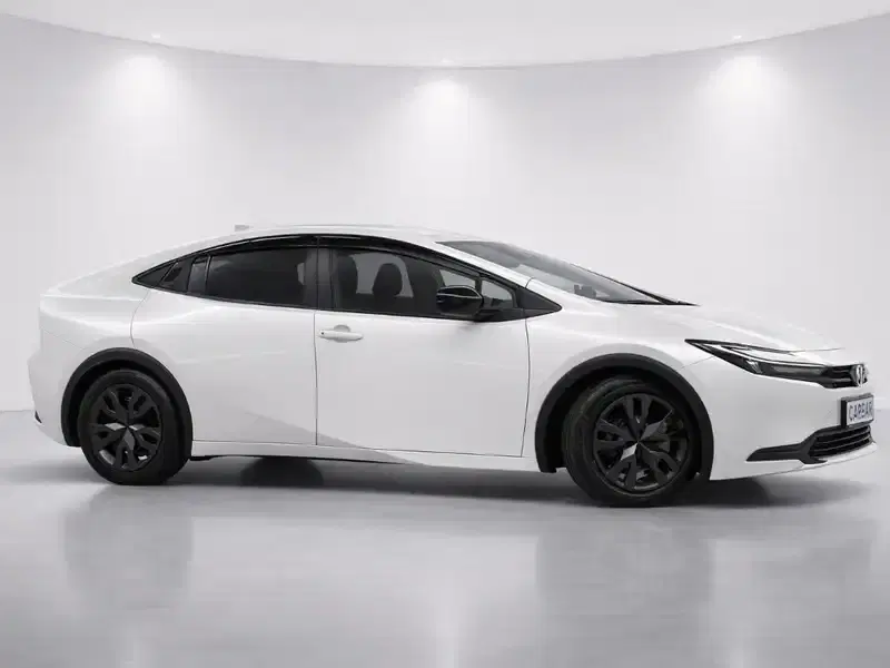 2024 Toyota Prius MXWH60 in Pearl — exterior view 7 2024 Toyota Prius MXWH60 in Pearl — exterior view 7
