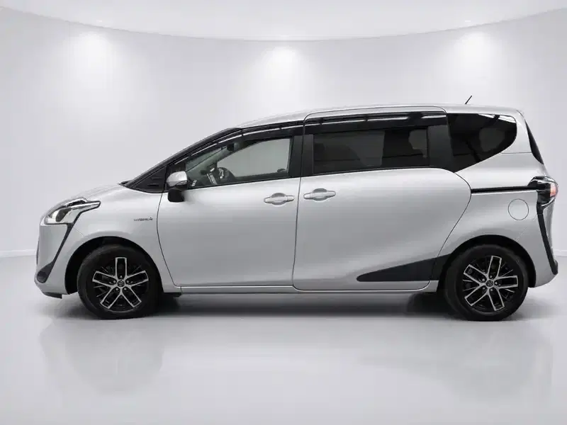 2020 Toyota Sienta NHP170G in Silver — exterior view 3 2020 Toyota Sienta NHP170G in Silver — exterior view 3