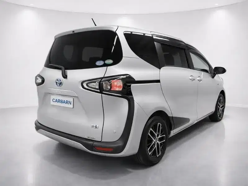 2020 Toyota Sienta NHP170G in Silver — exterior view 6 2020 Toyota Sienta NHP170G in Silver — exterior view 6