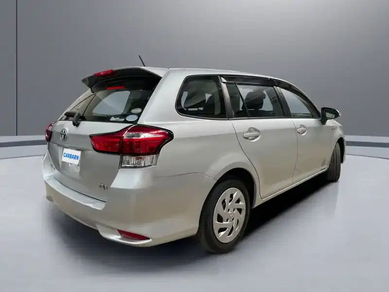 2019 Toyota Corolla Fielder NKE165G in Silver — exterior view 6 2019 Toyota Corolla Fielder NKE165G in Silver — exterior view 6