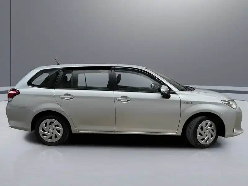 2019 Toyota Corolla Fielder NKE165G in Silver — exterior view 7 2019 Toyota Corolla Fielder NKE165G in Silver — exterior view 7
