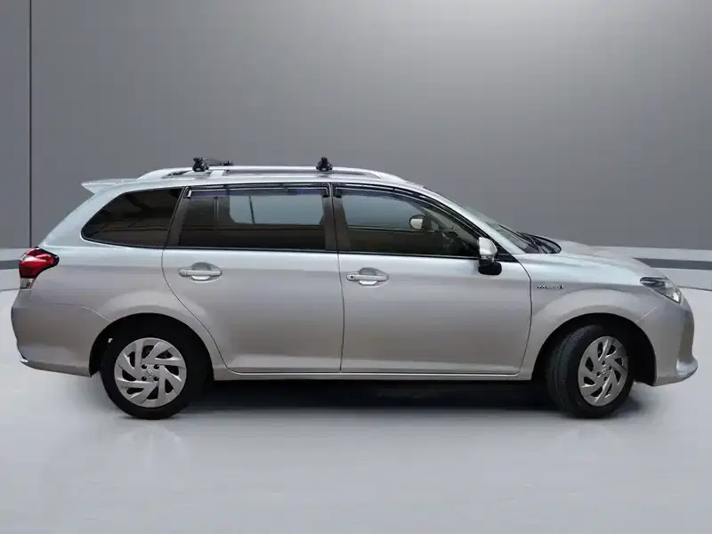 2019 Toyota Corolla Fielder NKE165G in Silver — exterior view 7 2019 Toyota Corolla Fielder NKE165G in Silver — exterior view 7
