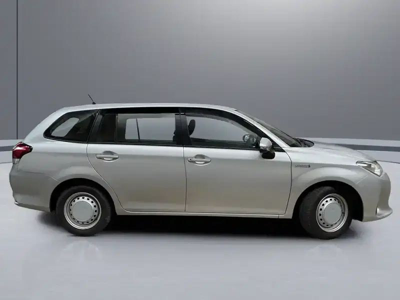 2019 Toyota Corolla Fielder NKE165G in Silver — exterior view 7 2019 Toyota Corolla Fielder NKE165G in Silver — exterior view 7