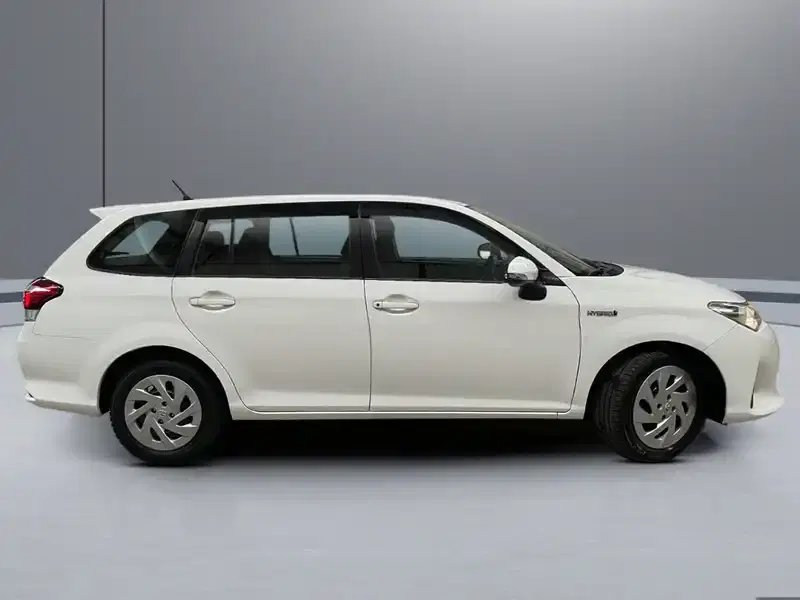2019 Toyota Corolla Fielder NKE165G in White — exterior view 7 2019 Toyota Corolla Fielder NKE165G in White — exterior view 7