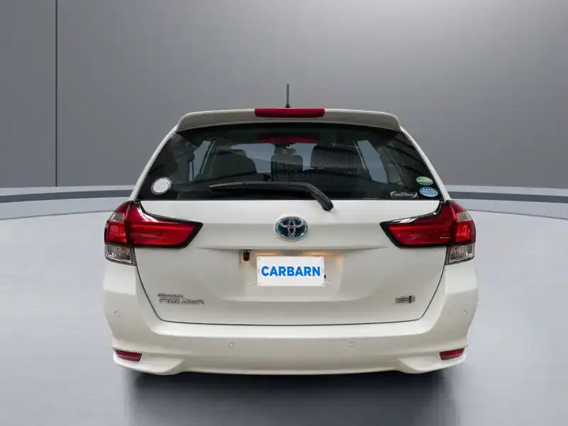 2019 Toyota Corolla Fielder NKE165G in White — exterior view 5 2019 Toyota Corolla Fielder NKE165G in White — exterior view 5