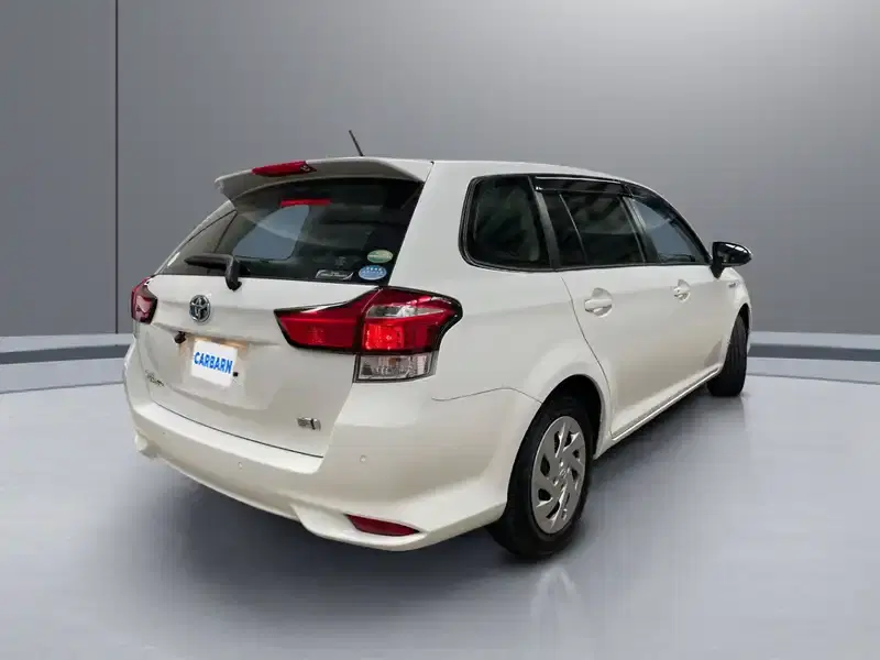 2019 Toyota Corolla Fielder NKE165G in White — exterior view 6 2019 Toyota Corolla Fielder NKE165G in White — exterior view 6