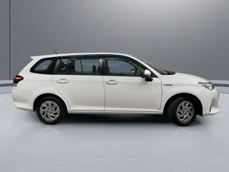 2019 Toyota Corolla Fielder NKE165G in White — exterior view 7 2019 Toyota Corolla Fielder NKE165G in White — exterior view 7