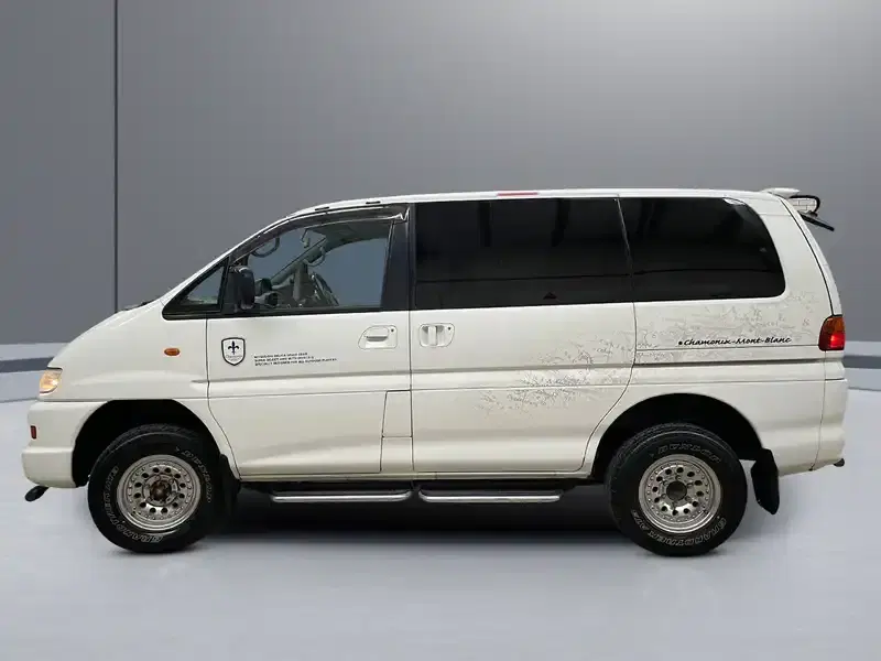 1999 Mitsubishi Delica PD6W in White — exterior view 3 1999 Mitsubishi Delica PD6W in White — exterior view 3