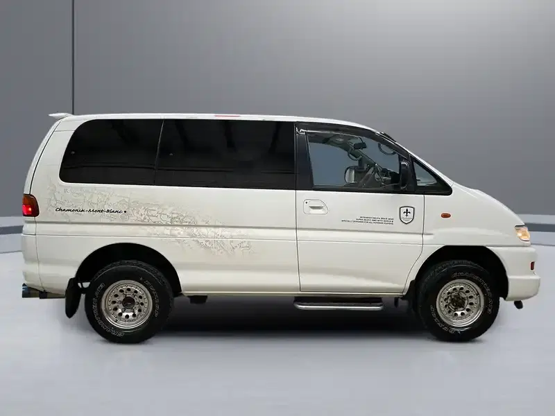 1999 Mitsubishi Delica PD6W in White — exterior view 7 1999 Mitsubishi Delica PD6W in White — exterior view 7
