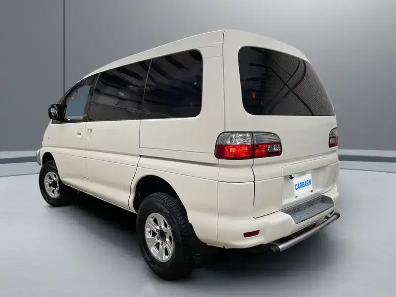 1995 Mitsubishi Delica PE8W in White — exterior view 4 1995 Mitsubishi Delica PE8W in White — exterior view 4