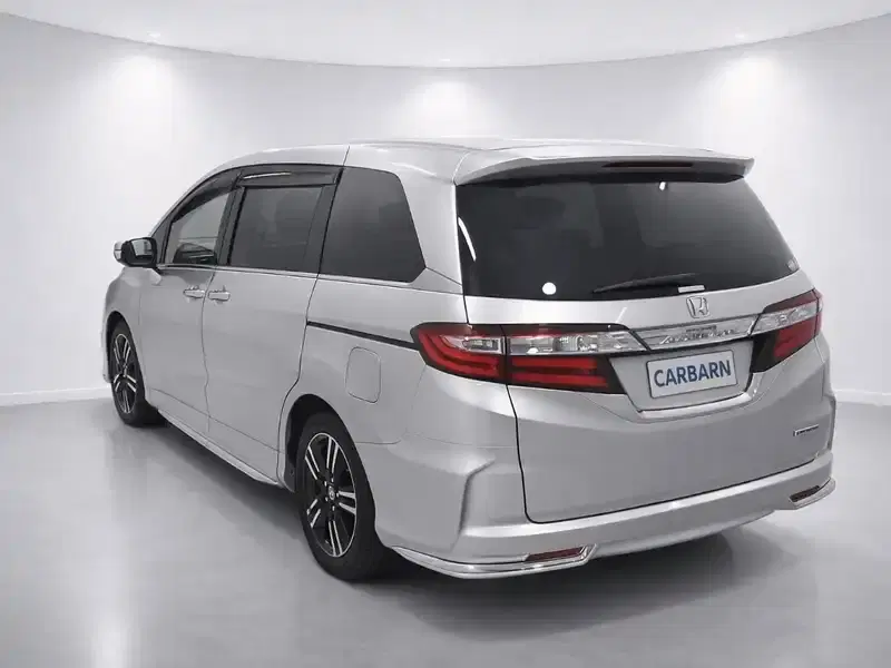 2017 Honda Odyssey RC4 in Silver — exterior view 3 2017 Honda Odyssey RC4 in Silver — exterior view 3