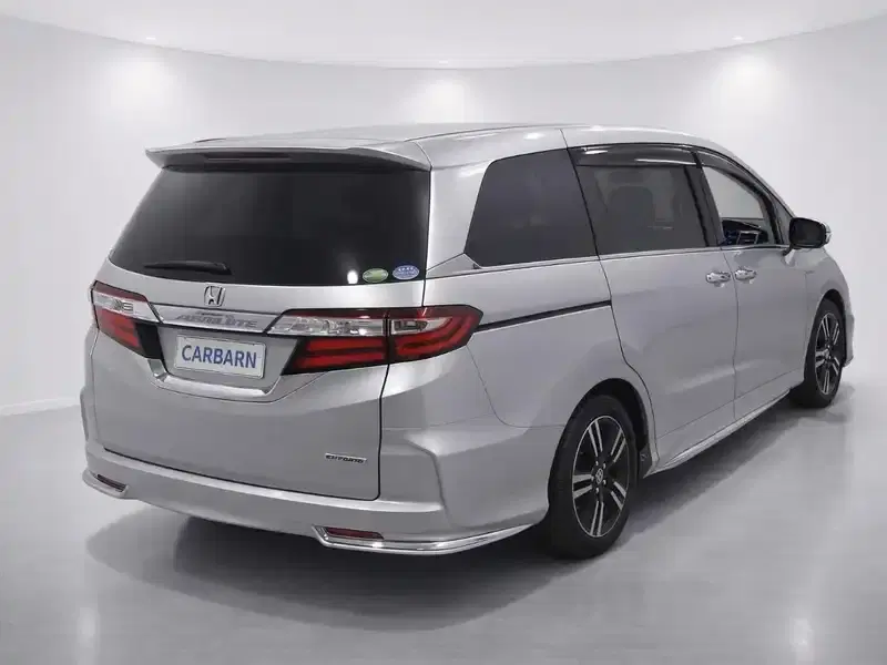 2017 Honda Odyssey RC4 in Silver — exterior view 4 2017 Honda Odyssey RC4 in Silver — exterior view 4