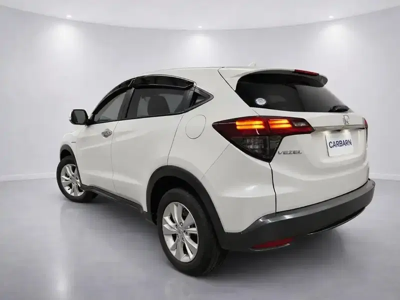 2019 Honda Vezel RU3 in Pearl — exterior view 4 2019 Honda Vezel RU3 in Pearl — exterior view 4